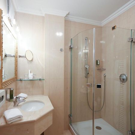 Cityhotel Goldener Adler B&B Chiusa Bagian luar foto