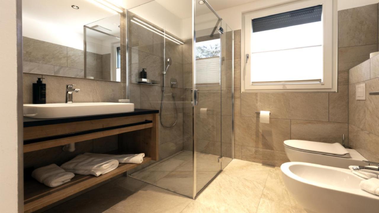 Cityhotel Goldener Adler B&B Chiusa Bagian luar foto