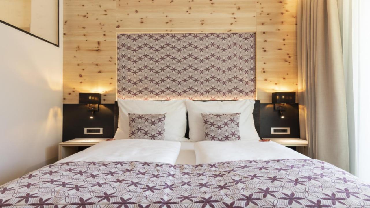Cityhotel Goldener Adler B&B Chiusa Bagian luar foto