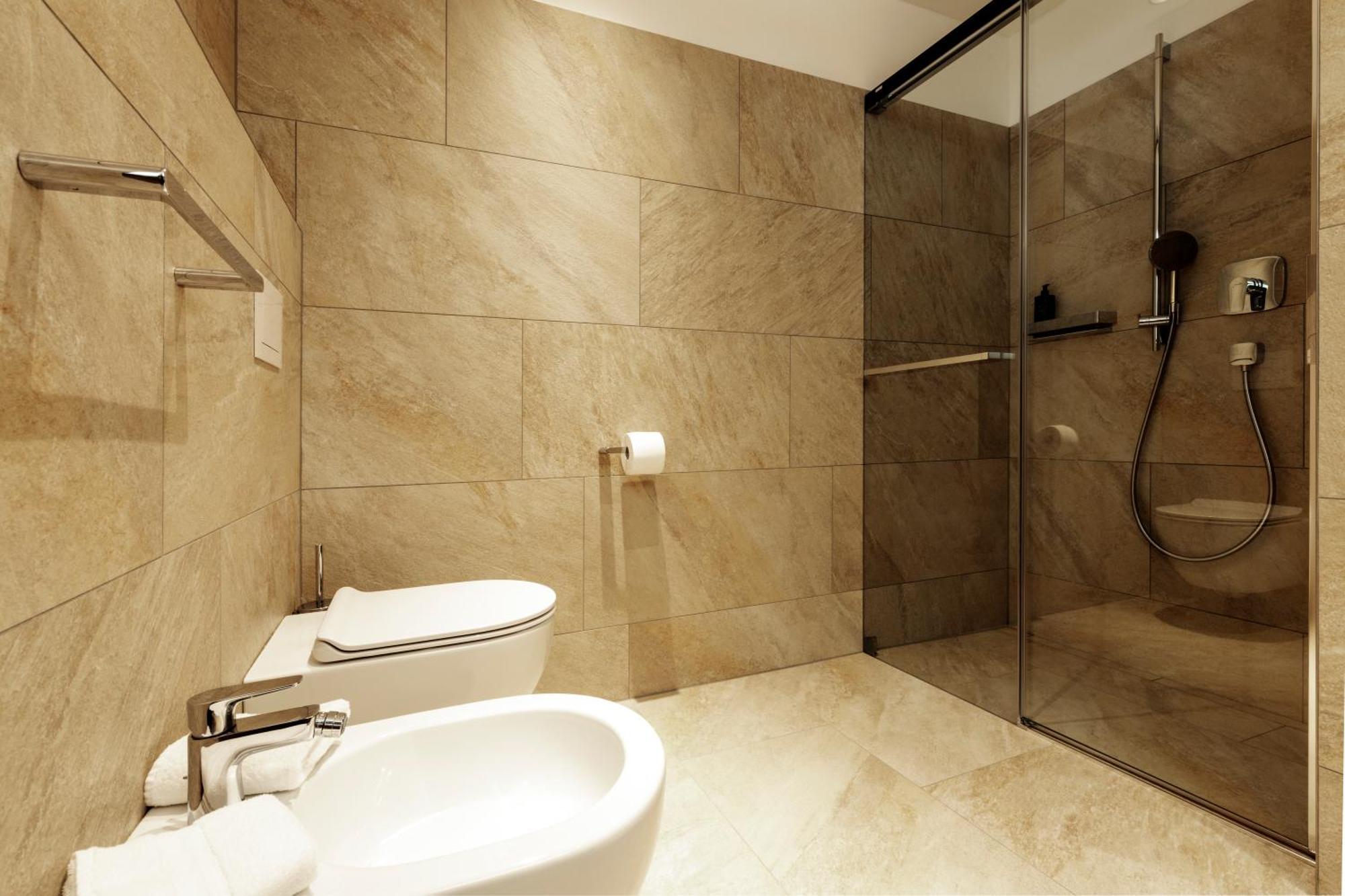 Cityhotel Goldener Adler B&B Chiusa Bagian luar foto