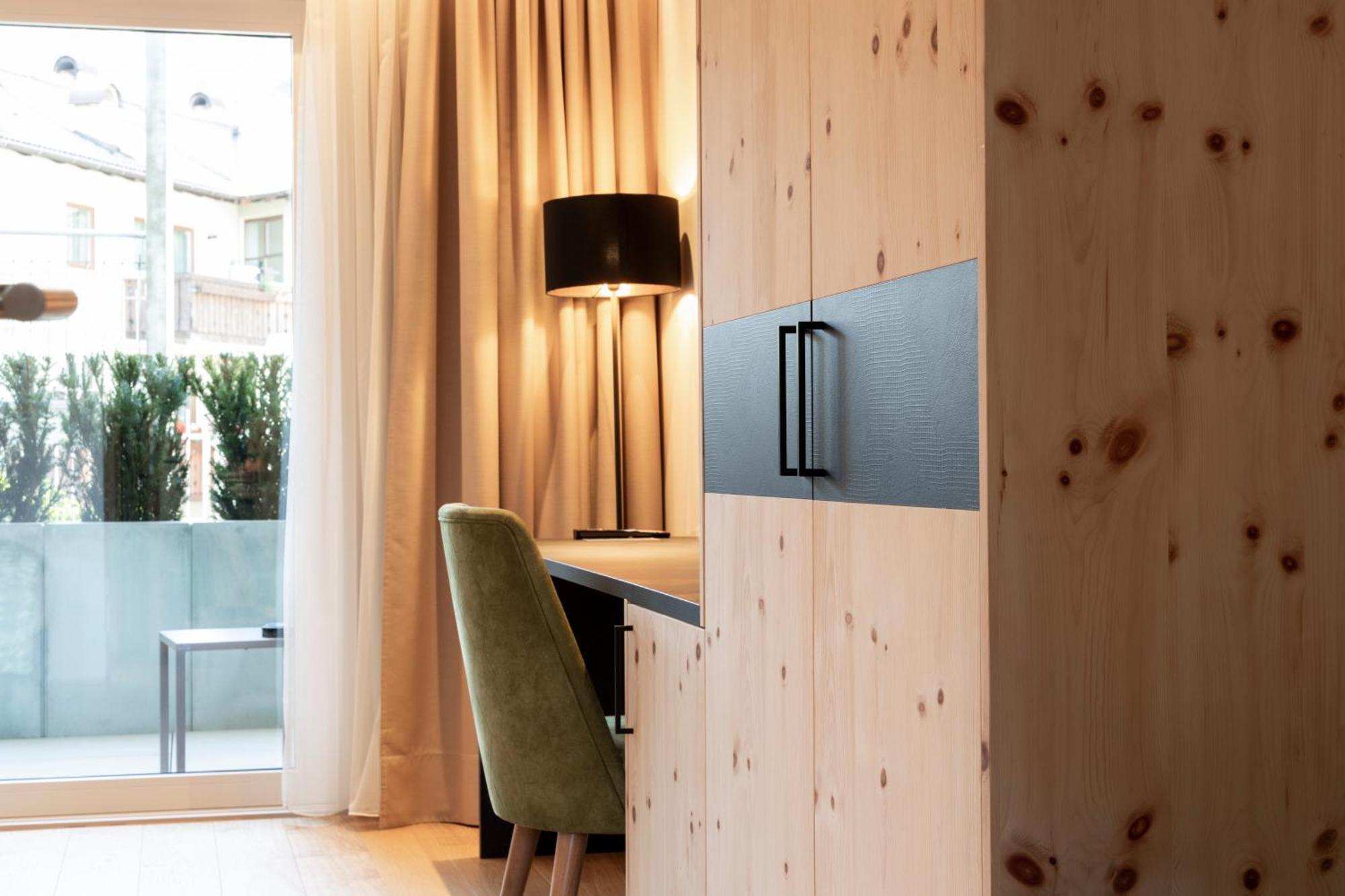 Cityhotel Goldener Adler B&B Chiusa Bagian luar foto
