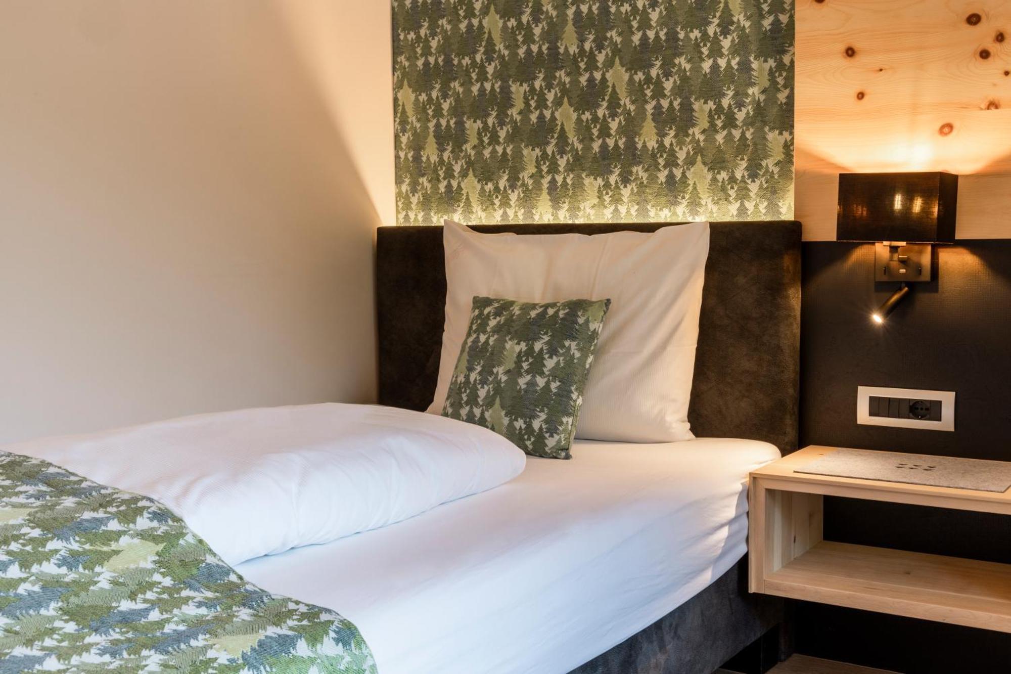 Cityhotel Goldener Adler B&B Chiusa Bagian luar foto