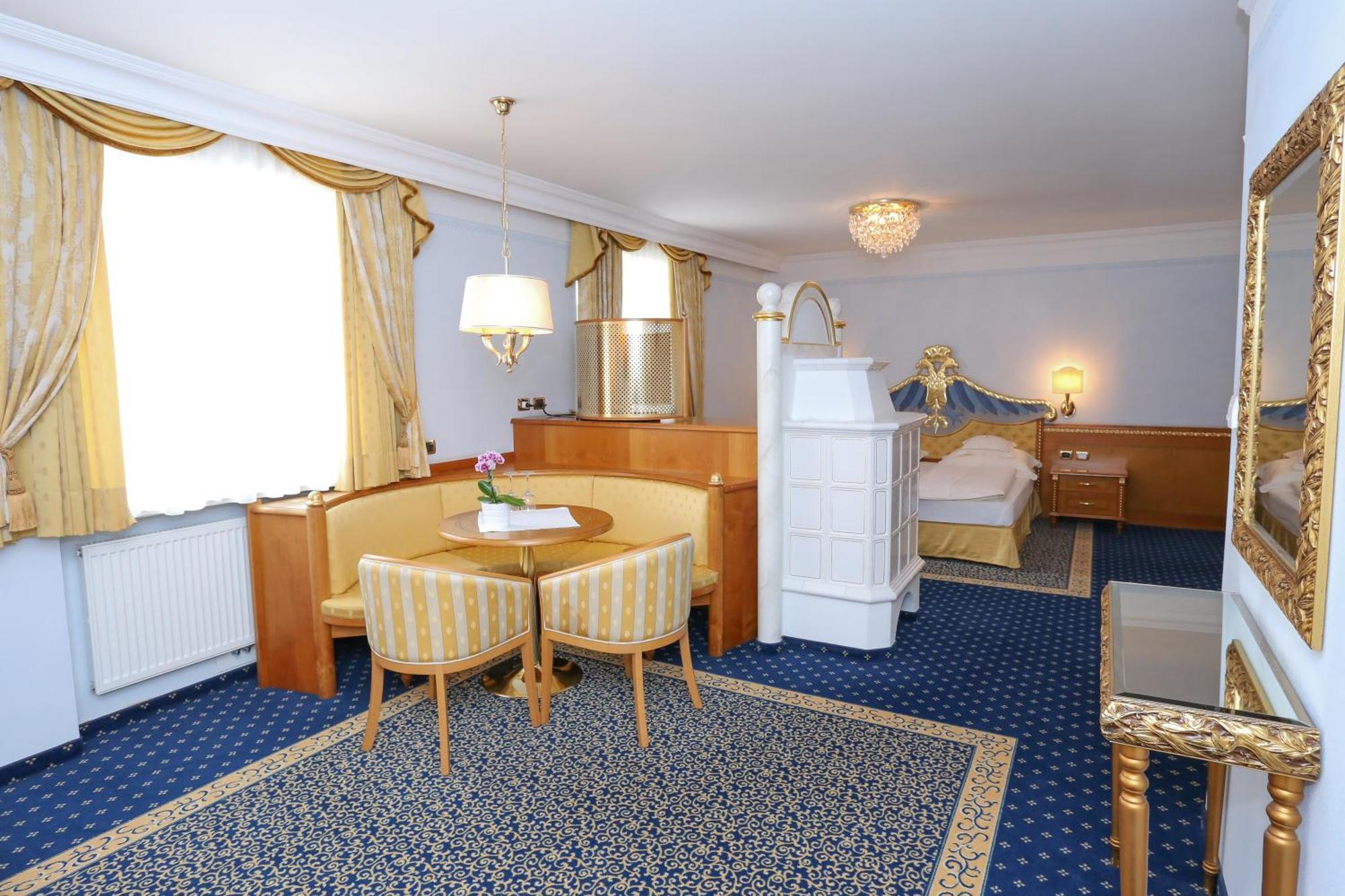 Cityhotel Goldener Adler B&B Chiusa Bagian luar foto