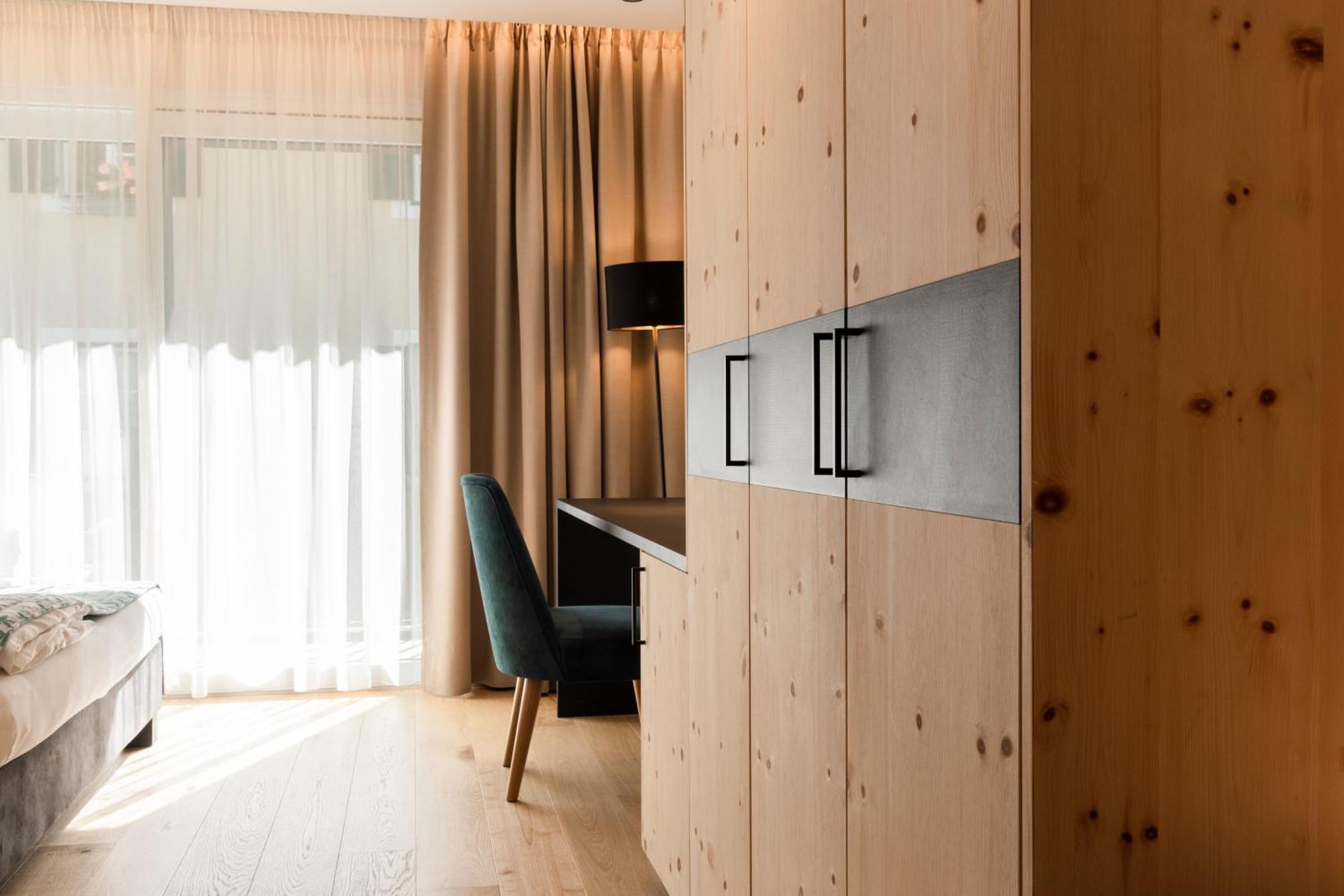 Cityhotel Goldener Adler B&B Chiusa Bagian luar foto