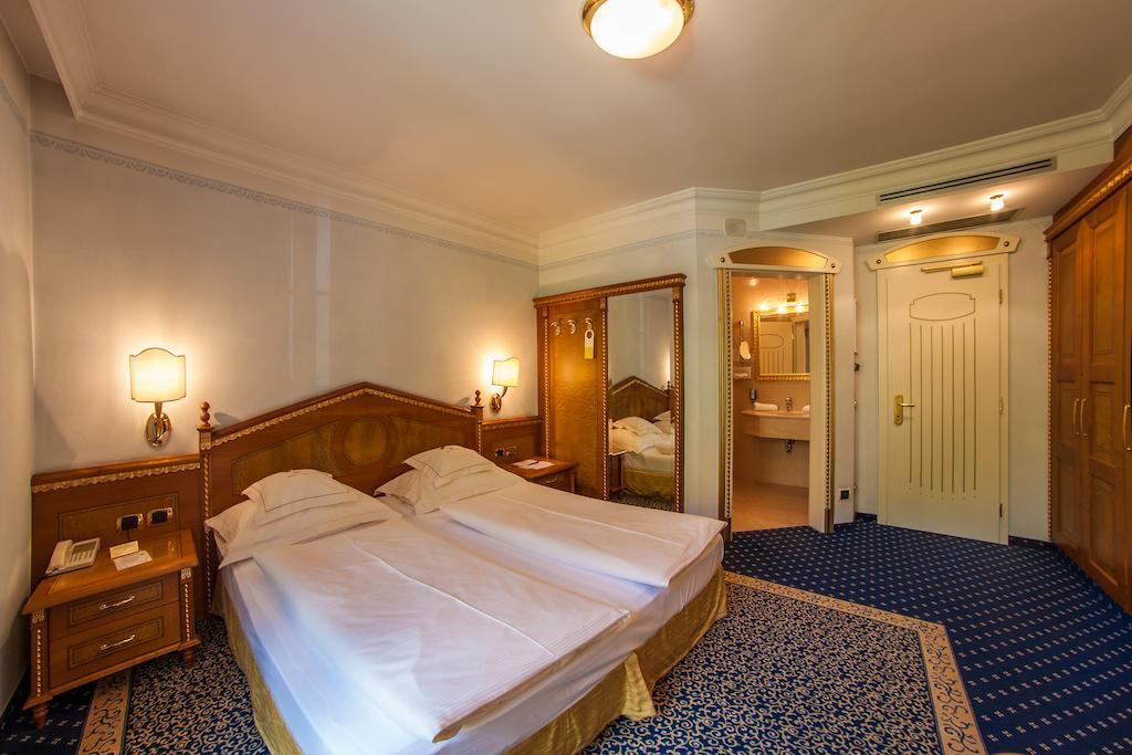 Cityhotel Goldener Adler B&B Chiusa Ruang foto