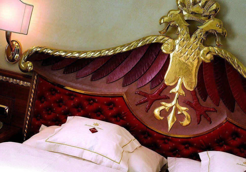 Cityhotel Goldener Adler B&B Chiusa Bagian luar foto